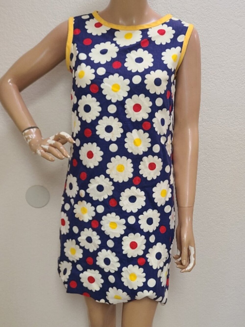 VINTAGE 1960s MOD GOGO MINI DRESS SHIFT DRESS FLORAL PRINT PIQUE sz S - Picture 1 of 7